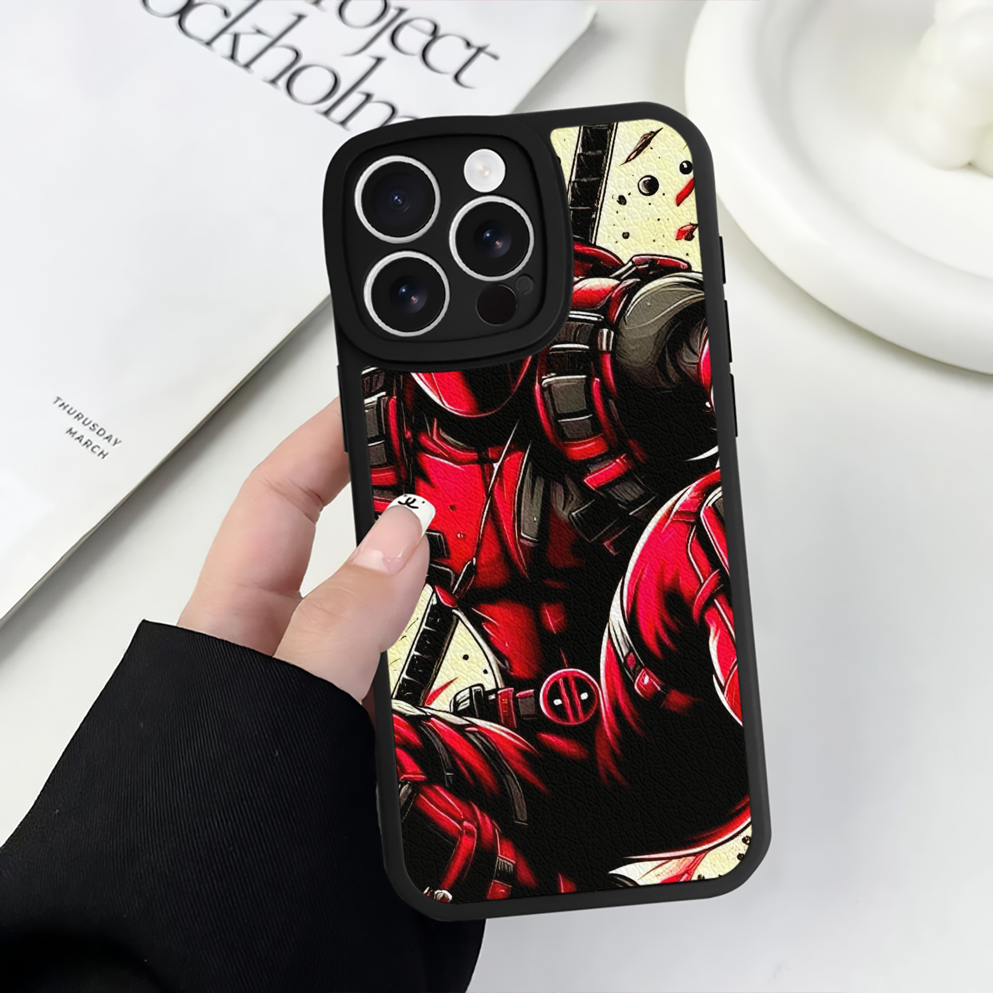 （画像用） Deadpool デッドプール 【iPhone 16シリーズ対応】シリコンスマホケース（レザー調） 材質：シリコン